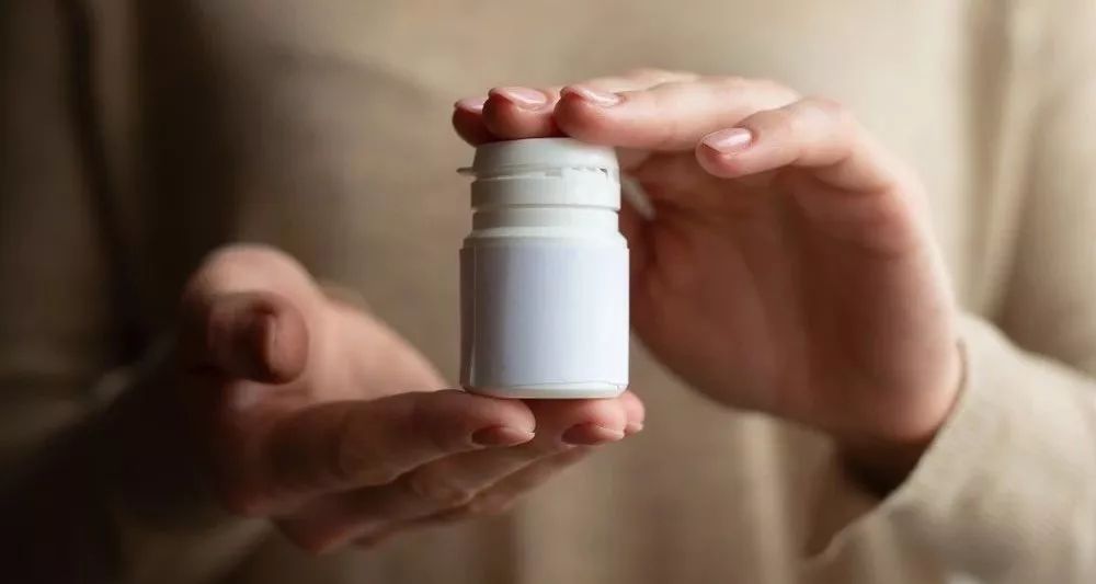 拿钱买命:与天价药周旋13年的女人