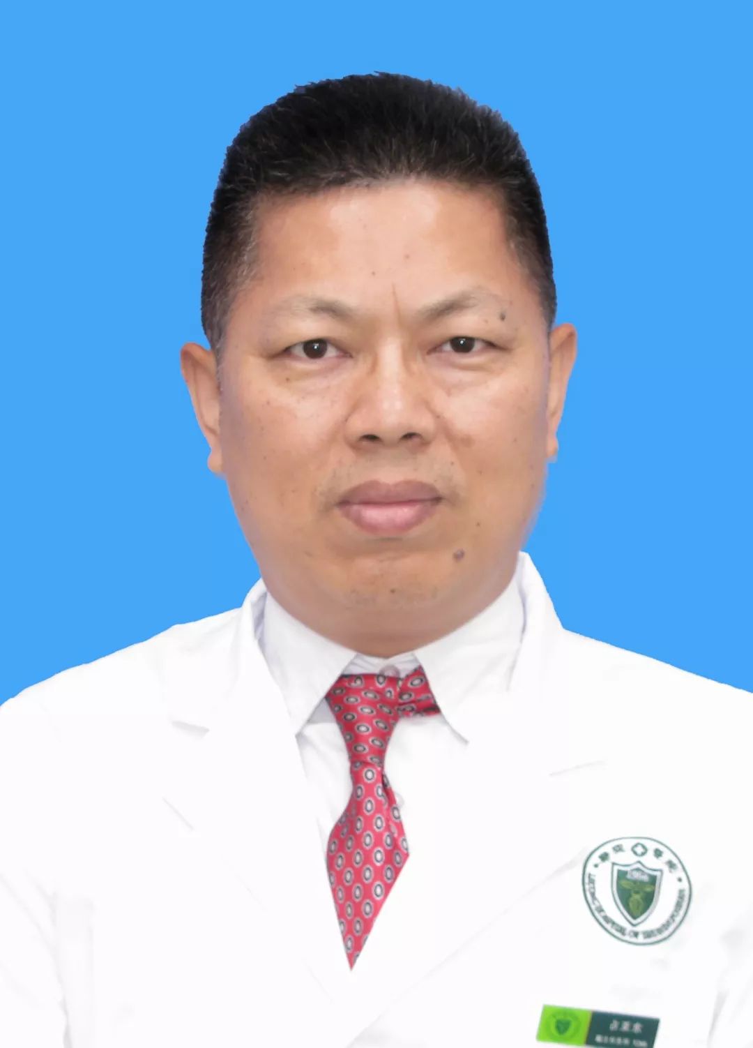 专家义诊下基层健康服务暖心,医护人员健康大礼包