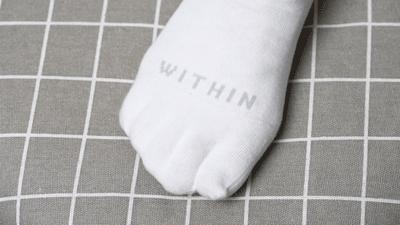 什么袜子踢球不起泡,汗脚穿什么样材质袜子不臭