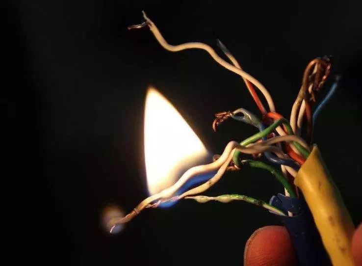 电线起火正确处理方法,电线着火处置方法