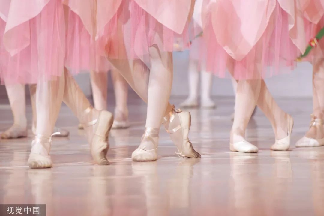 七岁女孩学跳舞,7岁小女孩学跳舞基础