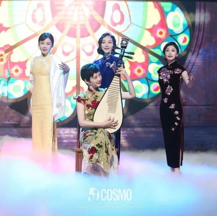 越年轻的小花越难穿好，我说旗袍