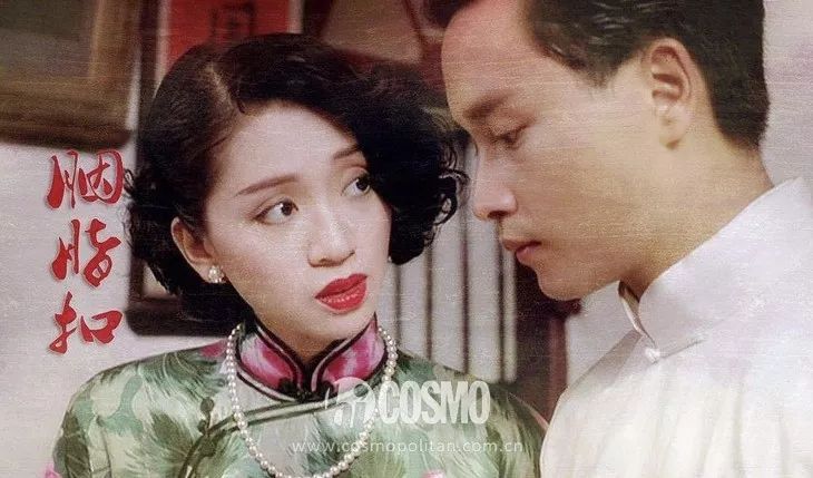 越年轻的小花越难穿好，我说旗袍