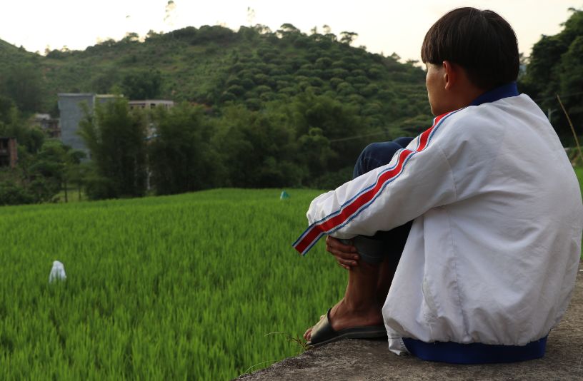 白马镇上的鬼火少年,白马镇鬼火少年完整版