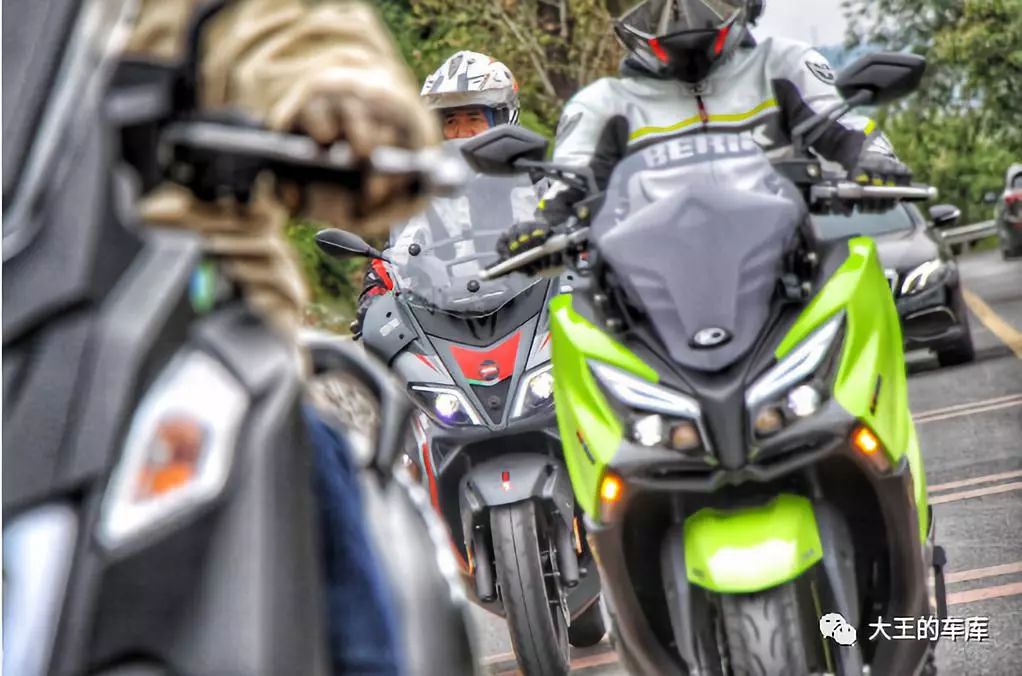 300cc大踏板不知道怎么选？看这篇准没错！——光阳CT300、三阳joymaxZ300、阿普利亚SRMAX300横评