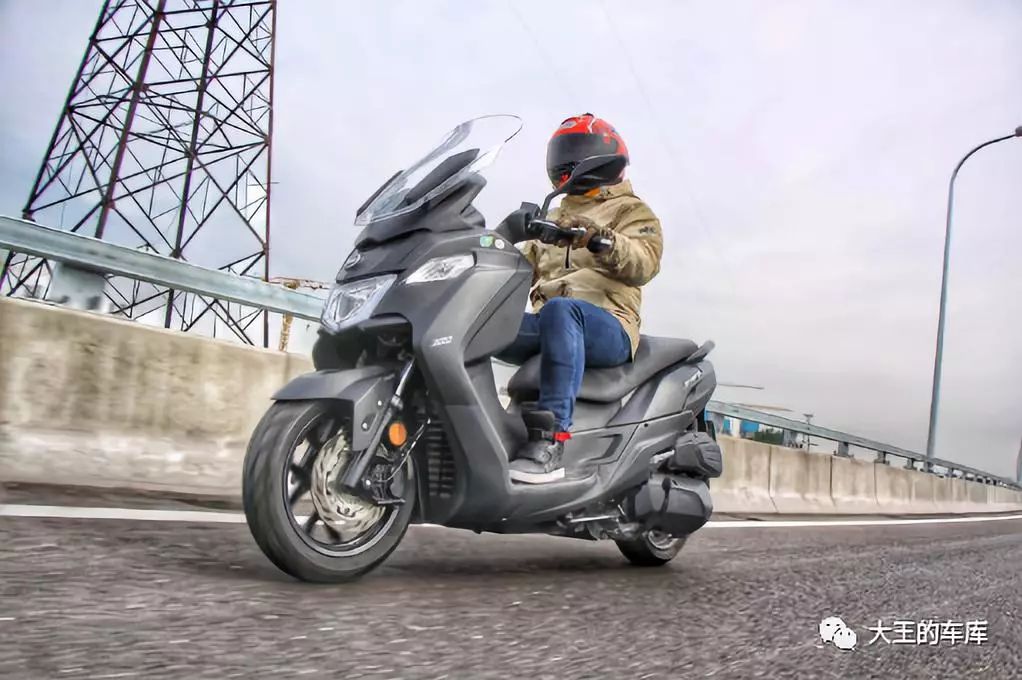 300cc大踏板不知道怎么选？看这篇准没错！——光阳CT300、三阳joymaxZ300、阿普利亚SRMAX300横评