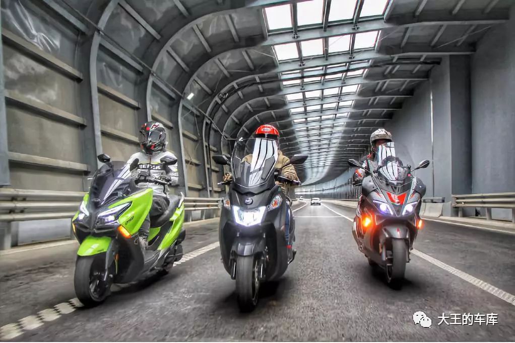 300cc大踏板不知道怎么选？看这篇准没错！——光阳CT300、三阳joymaxZ300、阿普利亚SRMAX300横评