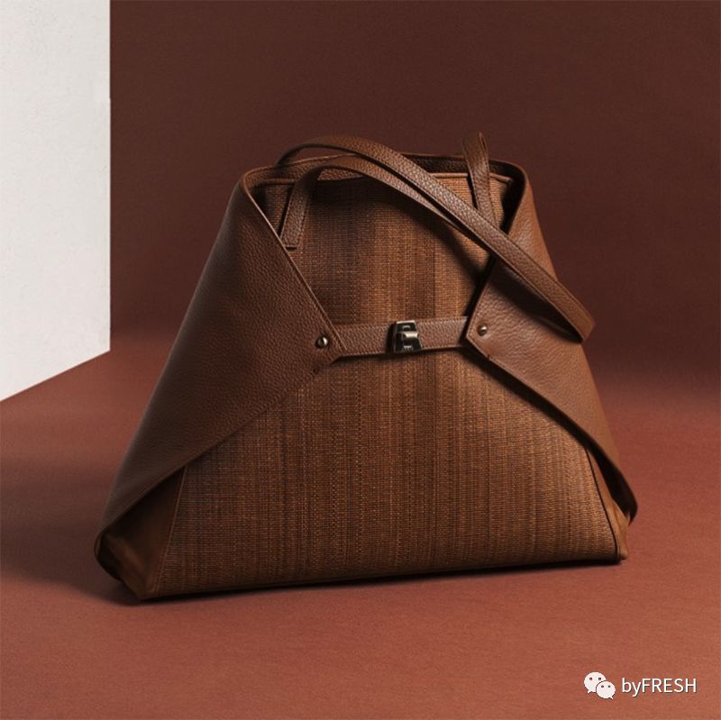 那些福布斯榜单上的女BOSS们，上班都穿什么衣服？