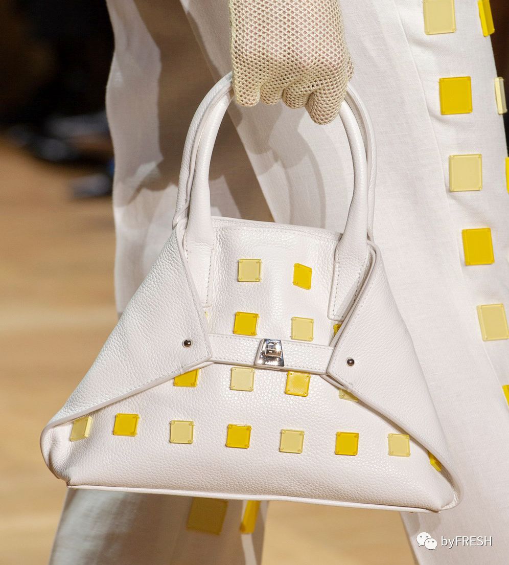 那些福布斯榜单上的女BOSS们，上班都穿什么衣服？