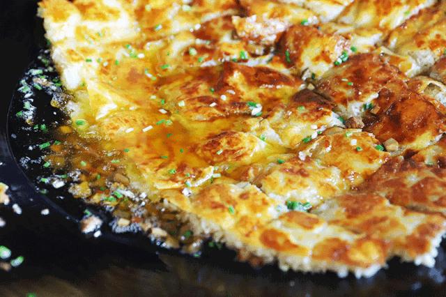 武汉:一碗热干面杀百鬼,一锅豆皮烫神仙