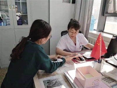 三代行医人初心不改医路向前,七十年我们的家