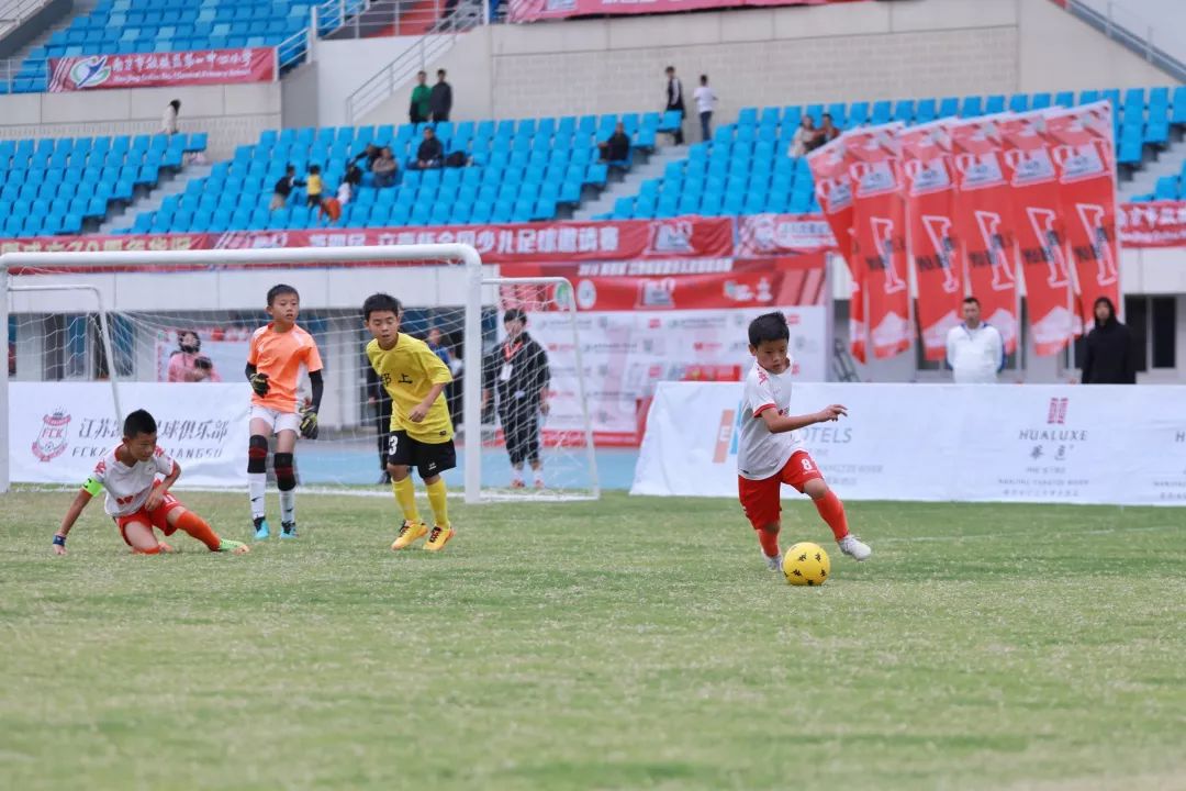 南京市鼓楼第一中心小学足球比赛,鼓楼一中心小学足球赛