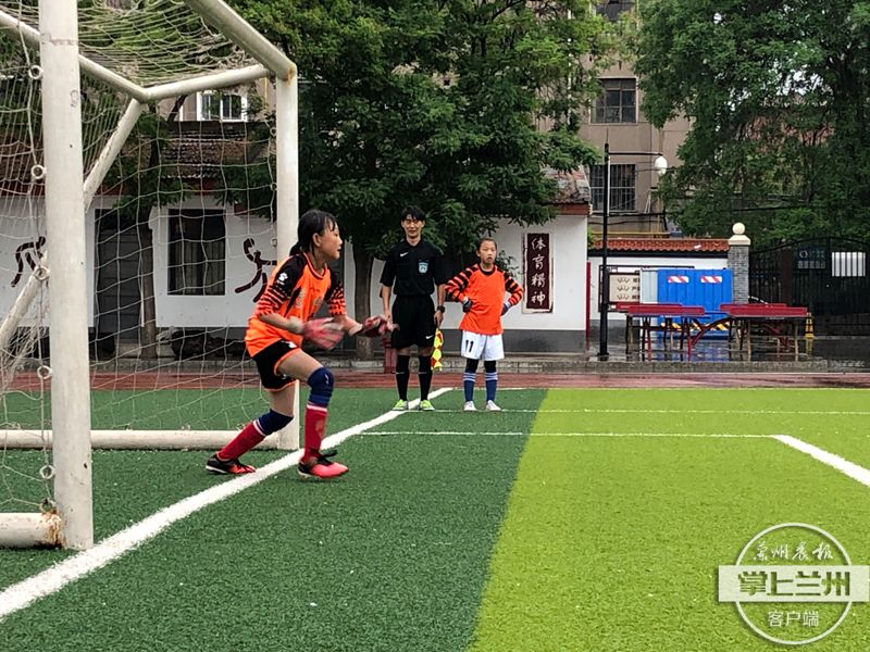 小羊羔当“陪练”，兰州大山深处的女孩走进英国赛场