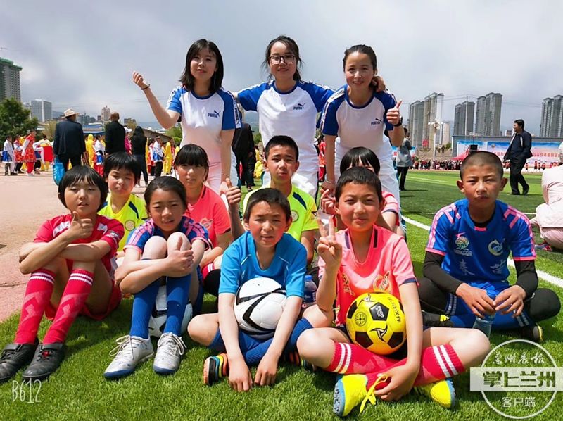 小羊羔当“陪练”，兰州大山深处的女孩走进英国赛场