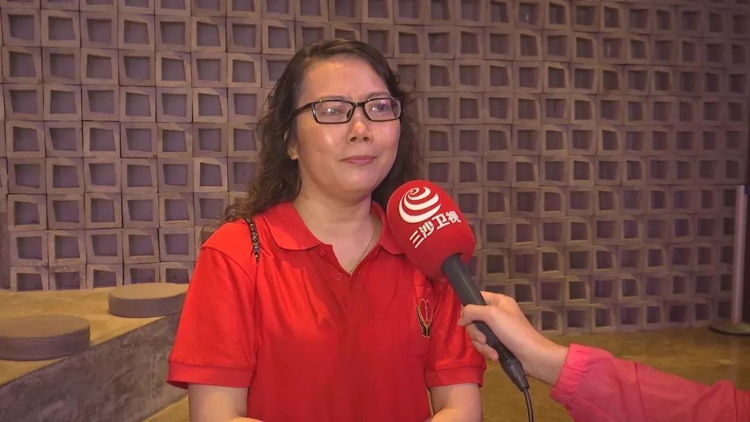 暖心!“光明影院”走进三亚把电影讲给他们听