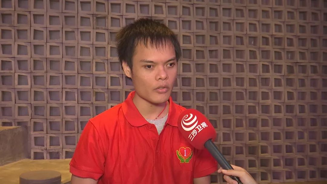 暖心!“光明影院”走进三亚把电影讲给他们听