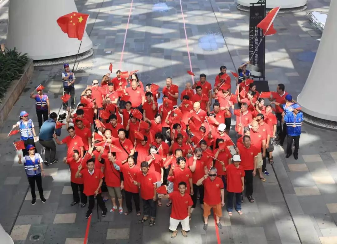 暖心！“光明影院”走进三亚把电影讲给他们听