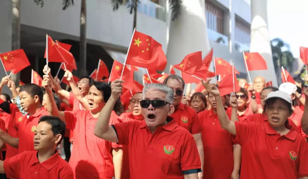 暖心！“光明影院”走进三亚把电影讲给他们听