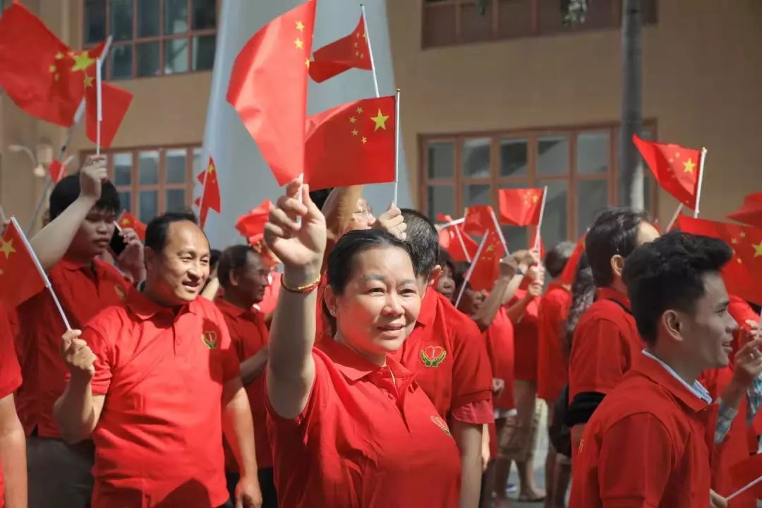 暖心!“光明影院”走进三亚把电影讲给他们听