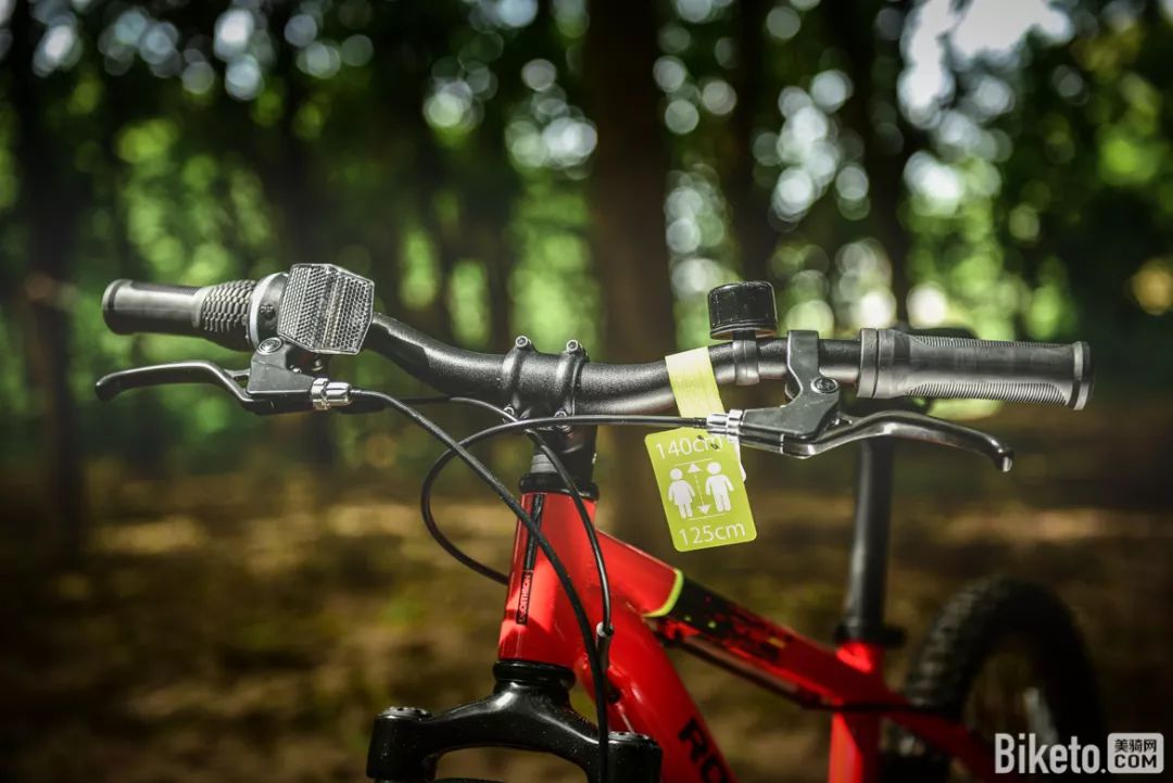 迪卡侬自行车btwin20寸,迪卡侬st900成人山地车测评