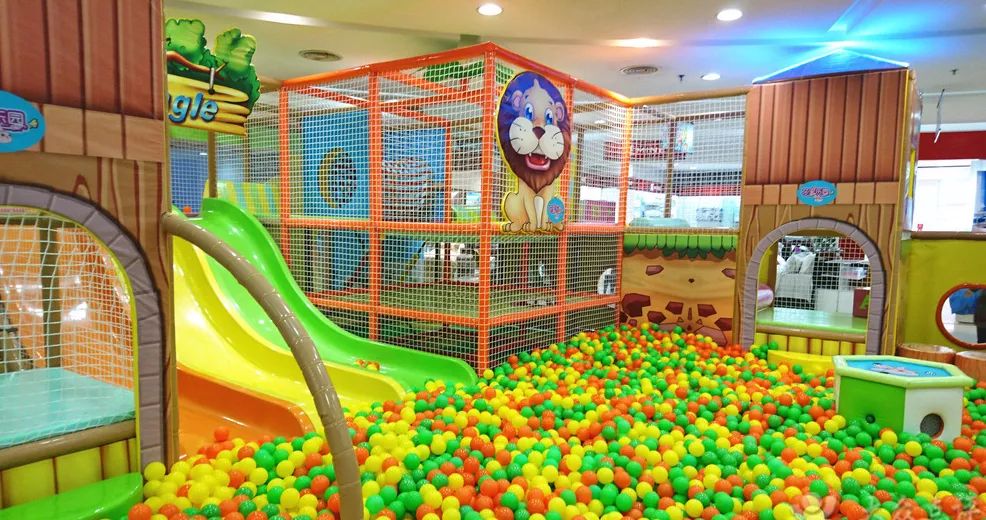 小朋友在游乐场摔伤家长有责任吗,2岁宝宝在游乐场受伤谁的责任