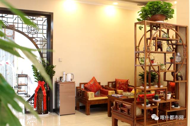 喀什这家店疯了!经络疏通+面部补水+中药熏蒸+…才49元