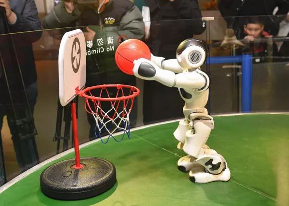 「赠票」晒出你和中国上海国际艺术节的故事，广播君请你去看《平夏斯·祖克曼与阿德莱德交响乐团森林音乐会》