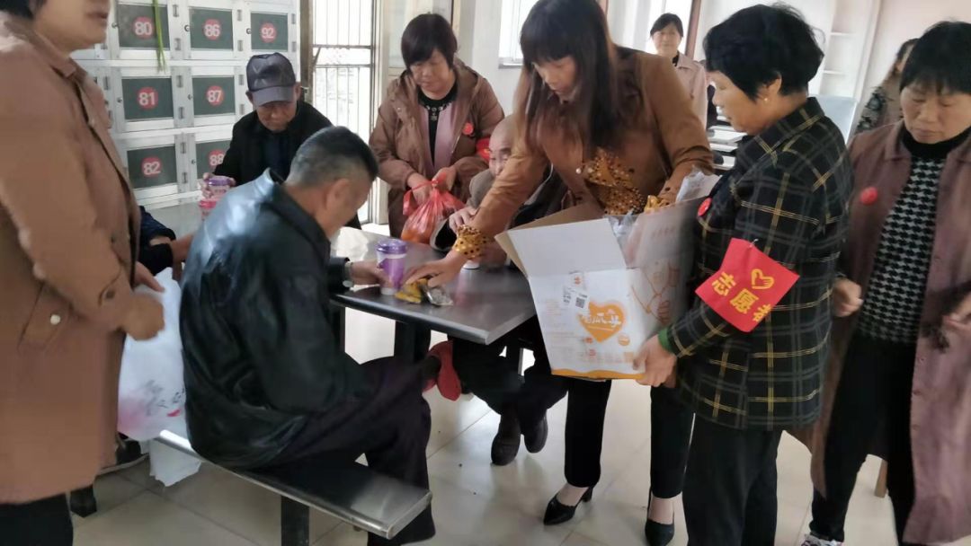 重阳节孝老敬老实践活动,重阳敬老情暖金秋实践活动