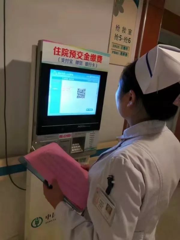 暖心!布依族大学生患急性白血病依然坚强,却被这个举动暖哭了