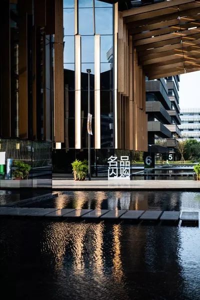 价格堪比双11!上海又添“买买买”新地标,最新进博商品这里都能买得到!