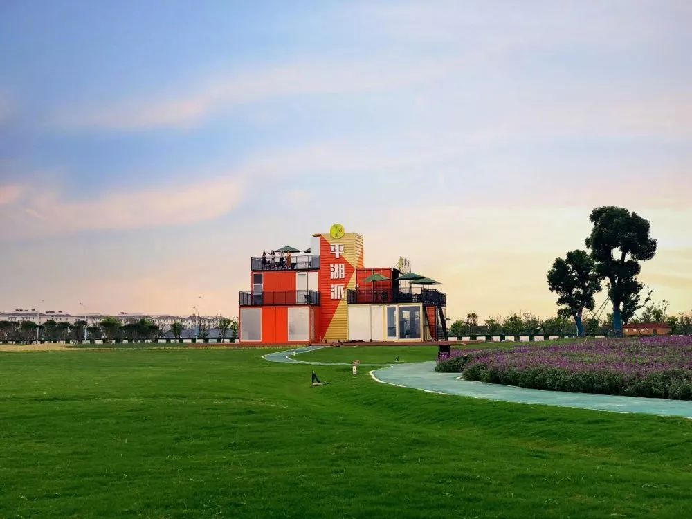 9.9元抢「平湖在线旗下咖啡馆」平湖派黑金卡1张！持卡可享受充300送200，办理当天即可获赠最高价值35元饮品一杯