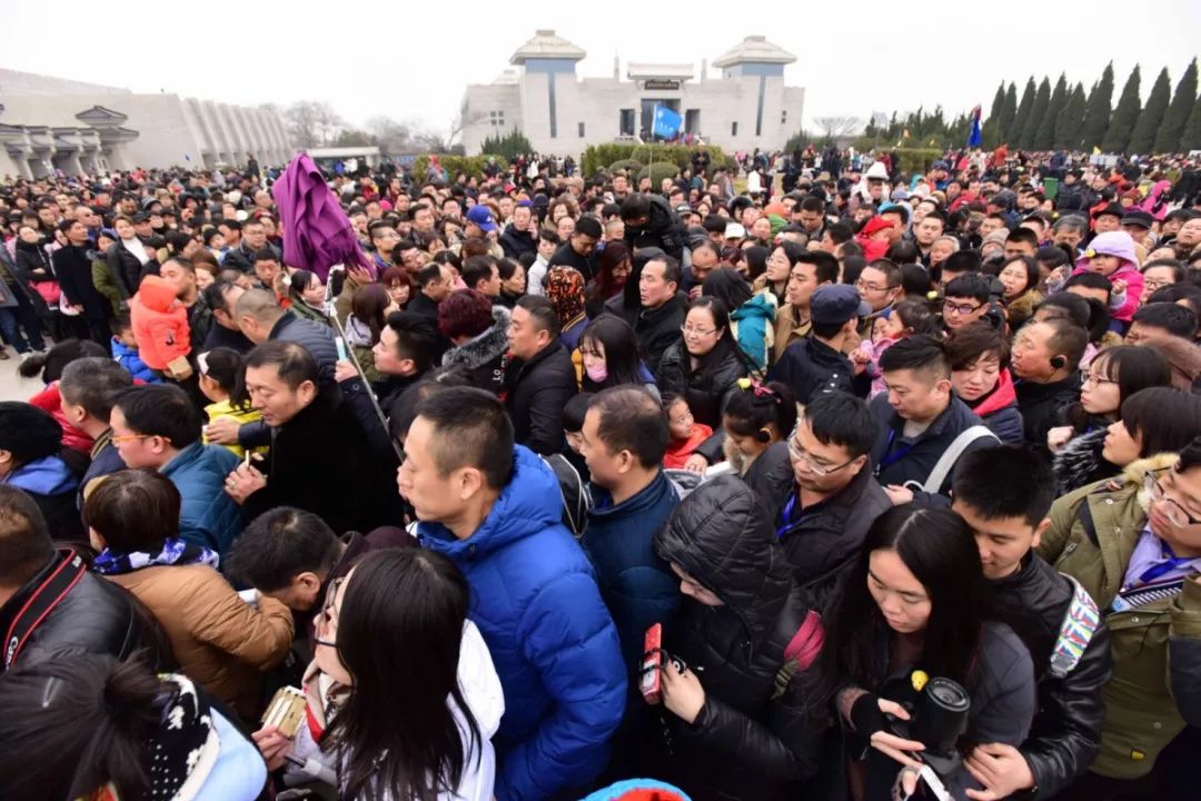 秦皇岛兵马俑有彩色的吗,彩色陶瓷版兵马俑马车