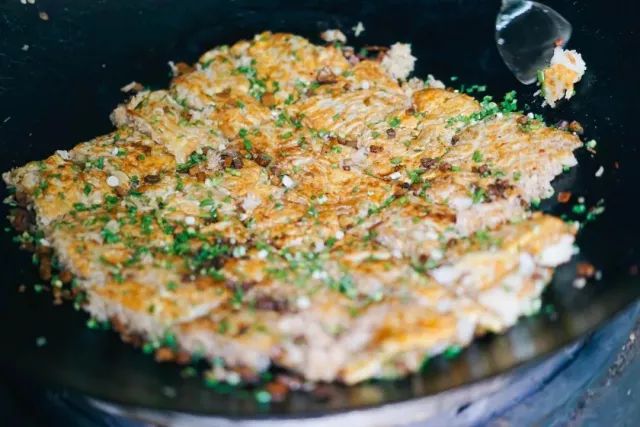 武汉:一碗热干面杀百鬼,一锅豆皮烫神仙