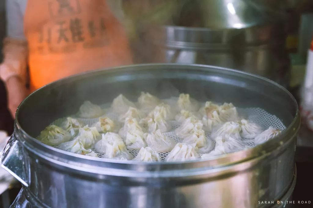 武汉:一碗热干面杀百鬼,一锅豆皮烫神仙