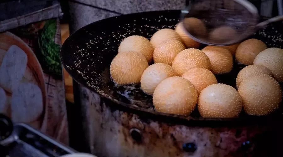 武汉:一碗热干面杀百鬼,一锅豆皮烫神仙