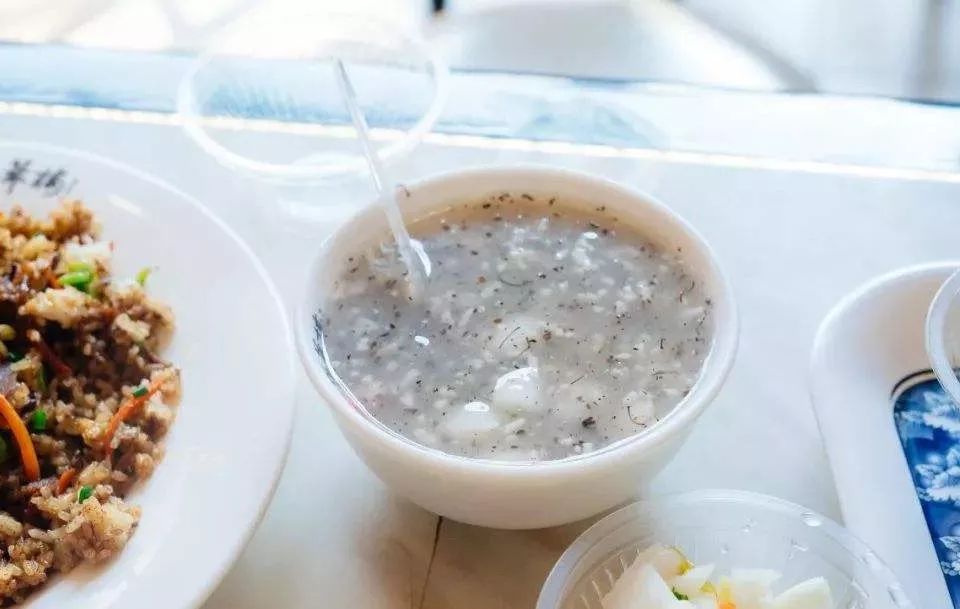 武汉:一碗热干面杀百鬼,一锅豆皮烫神仙