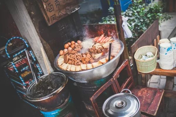 武汉:一碗热干面杀百鬼,一锅豆皮烫神仙