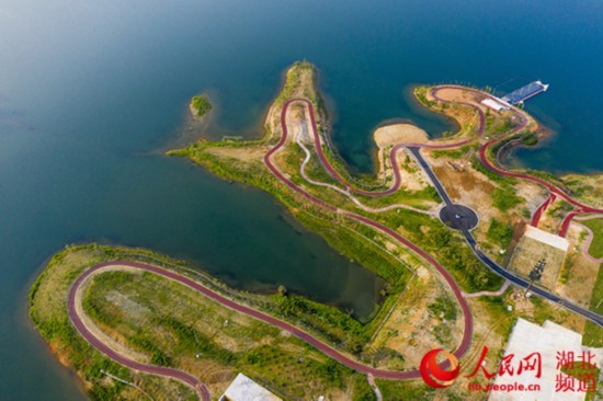 创军人荣耀筑世界和平的英语,展军人风采筑世界和平