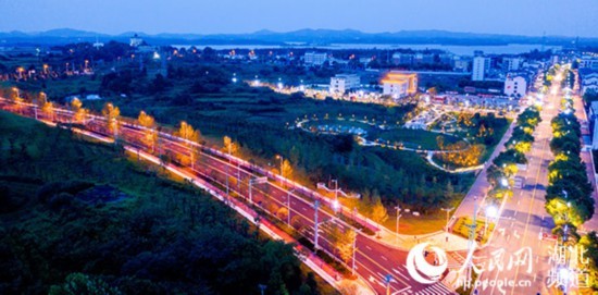 创军人荣耀筑世界和平的英语,展军人风采筑世界和平