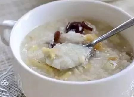 没吃东西口有异味,吃不下东西嘴里有酸水怎么回事