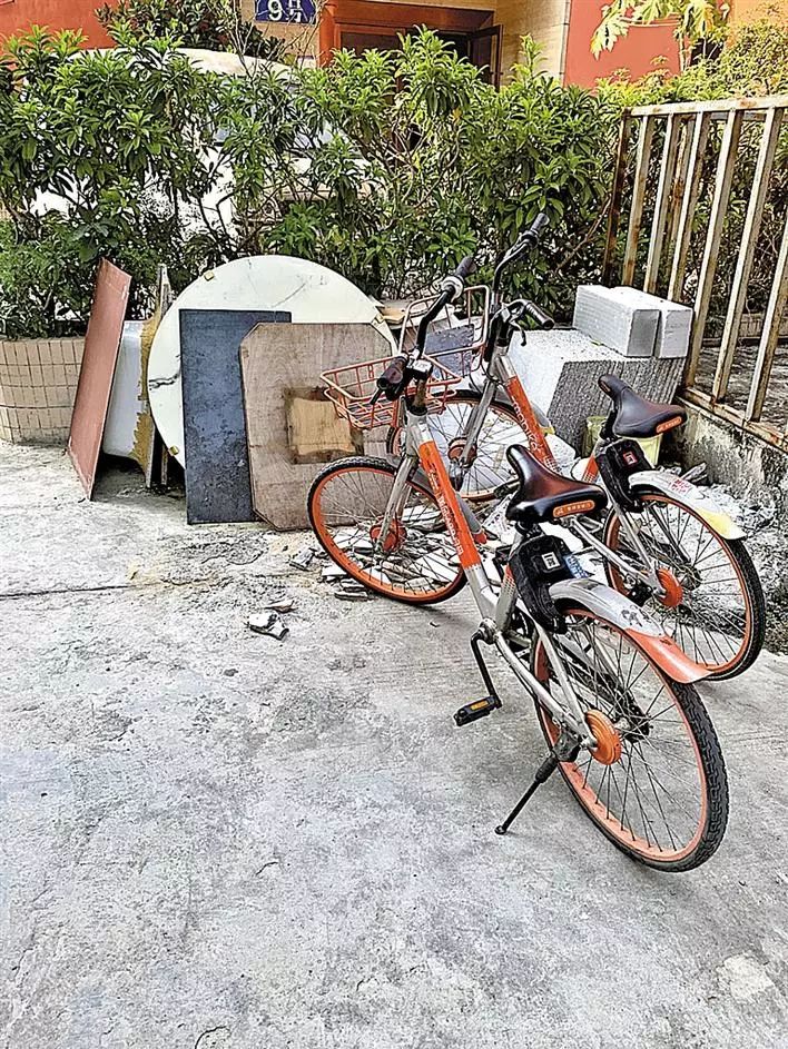 不文明行为随手拍持续曝光脏乱差,不文明行为曝光台机动车乱停乱放