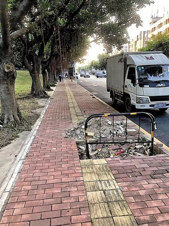 不文明行为随手拍持续曝光脏乱差,不文明行为曝光台机动车乱停乱放