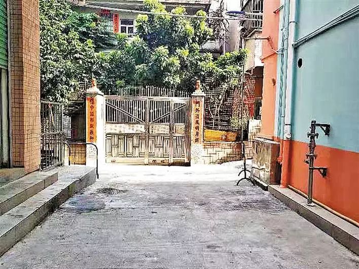 不文明行为随手拍持续曝光脏乱差,不文明行为曝光台机动车乱停乱放