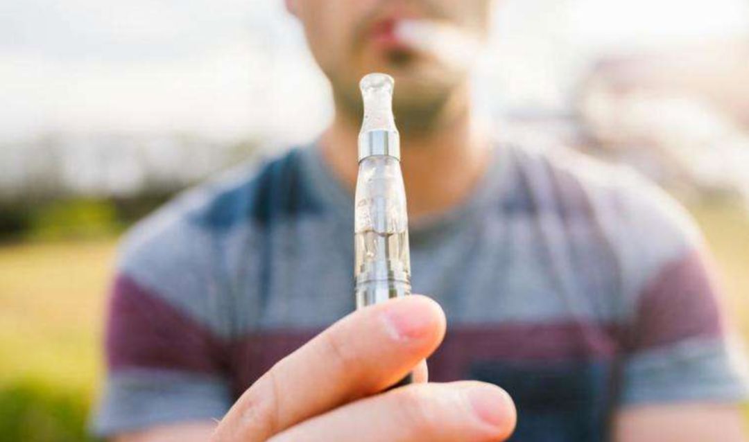 被捧上天的*子烟电**,是谁的“蛋糕”?|睡前聊一会儿