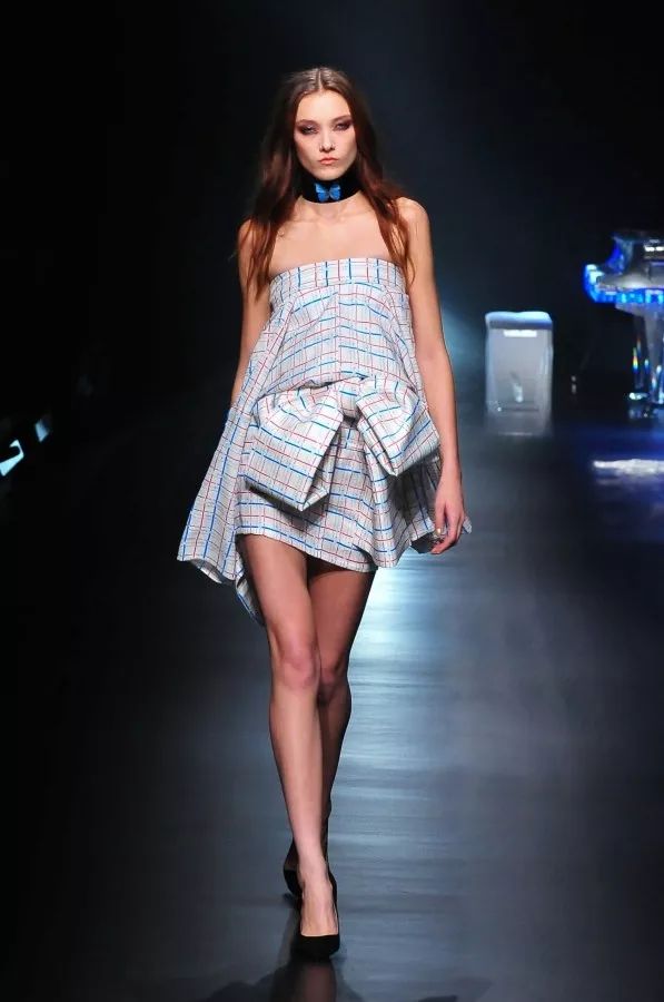 「内含福利」从极简美妆到室内设计典范，Aesop怎么做到的？