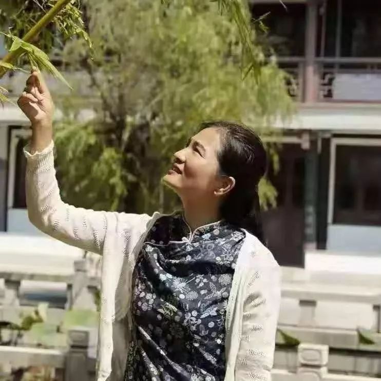 夜读梁梁,夜读壁灯