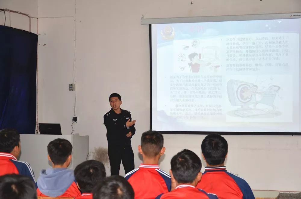 不一样的同龄人,一墙之隔却是天壤之别