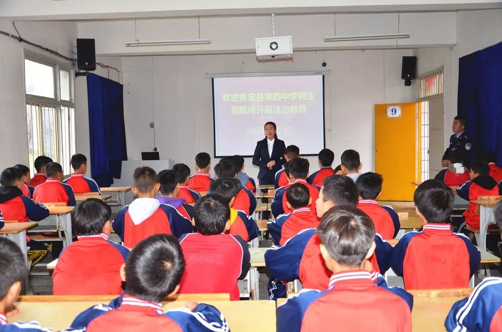 不一样的同龄人,一墙之隔却是天壤之别