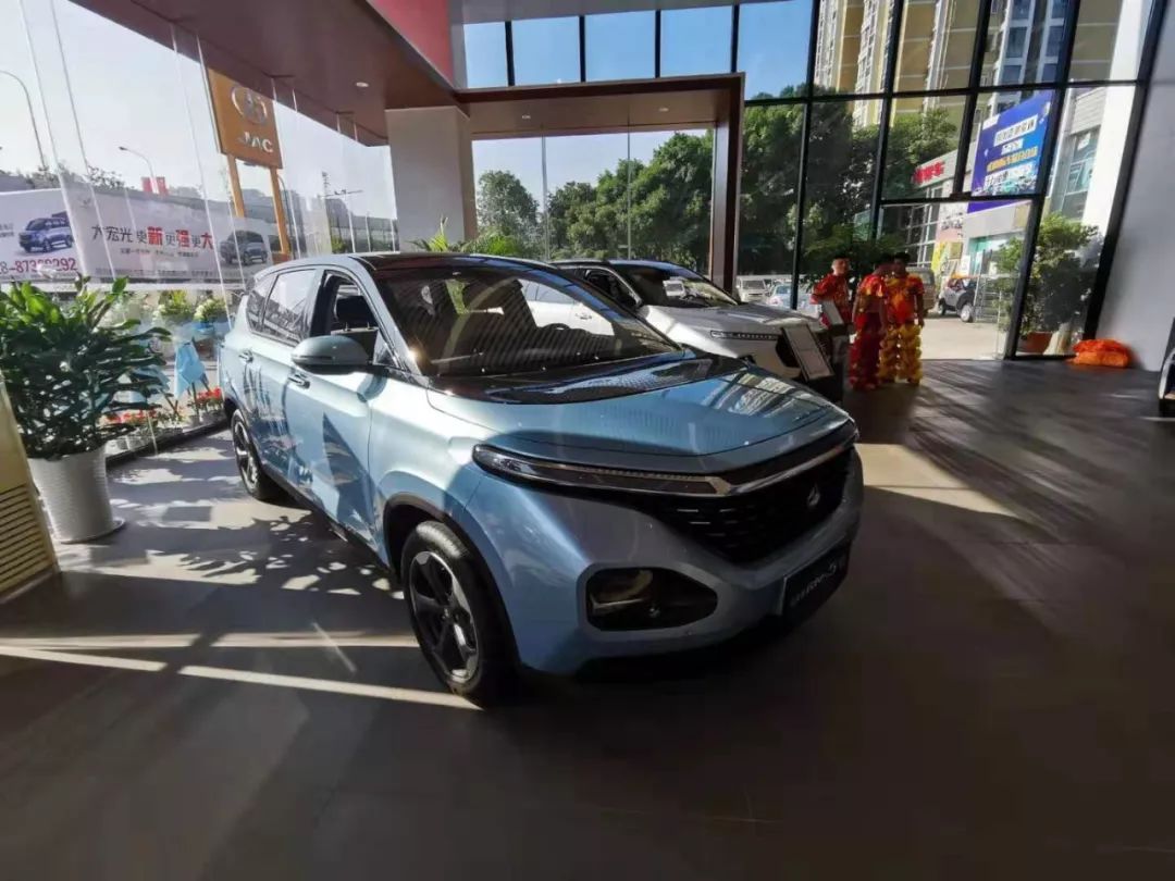 探索汽车营销新体验，四川嘉驰骏达新宝骏展厅开业