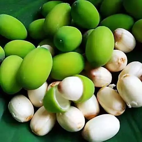 「食疗药膳」花山莲栗猪手汤，味道鲜香可口，能健脾益气、养胃生津、润肺化痰、补肾益精、养血润燥